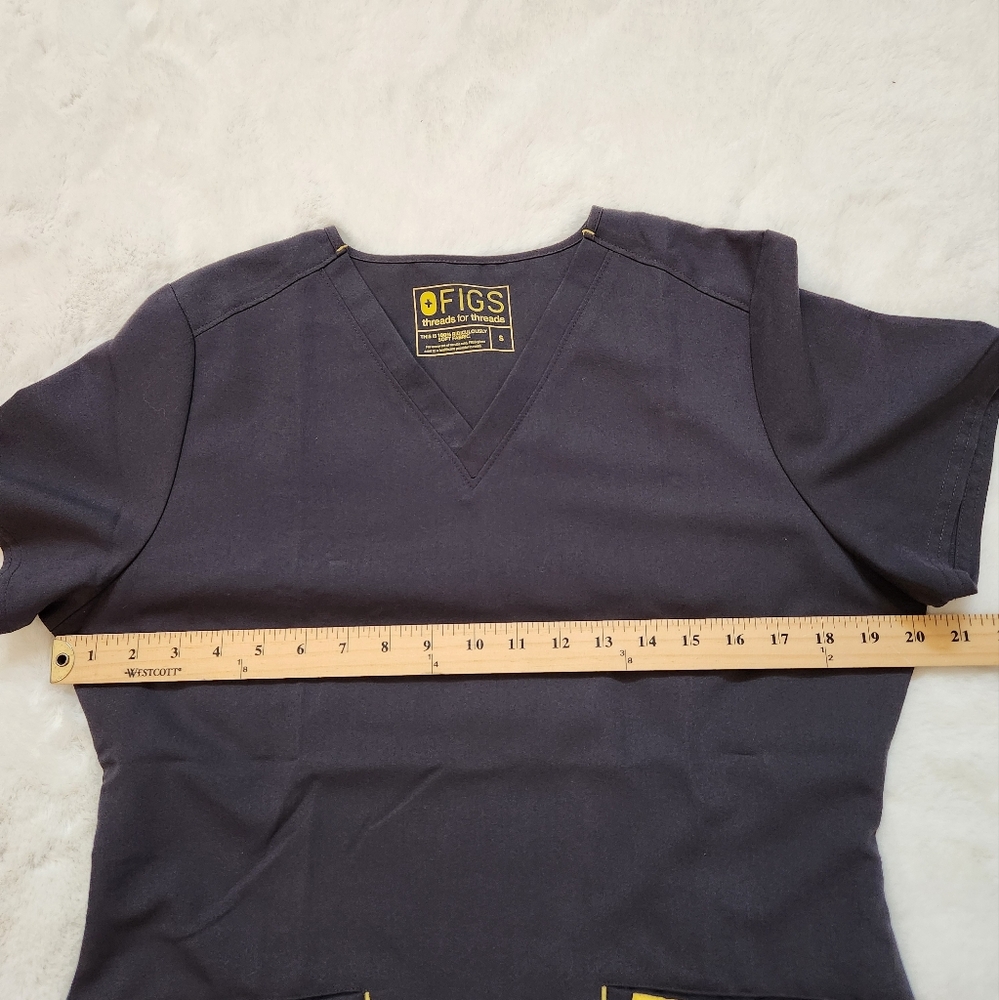 Figs Scrub Top Womens Small grey Yellow V-Neck Shirt Short Sleeve Medica… - Picture 8 of 9